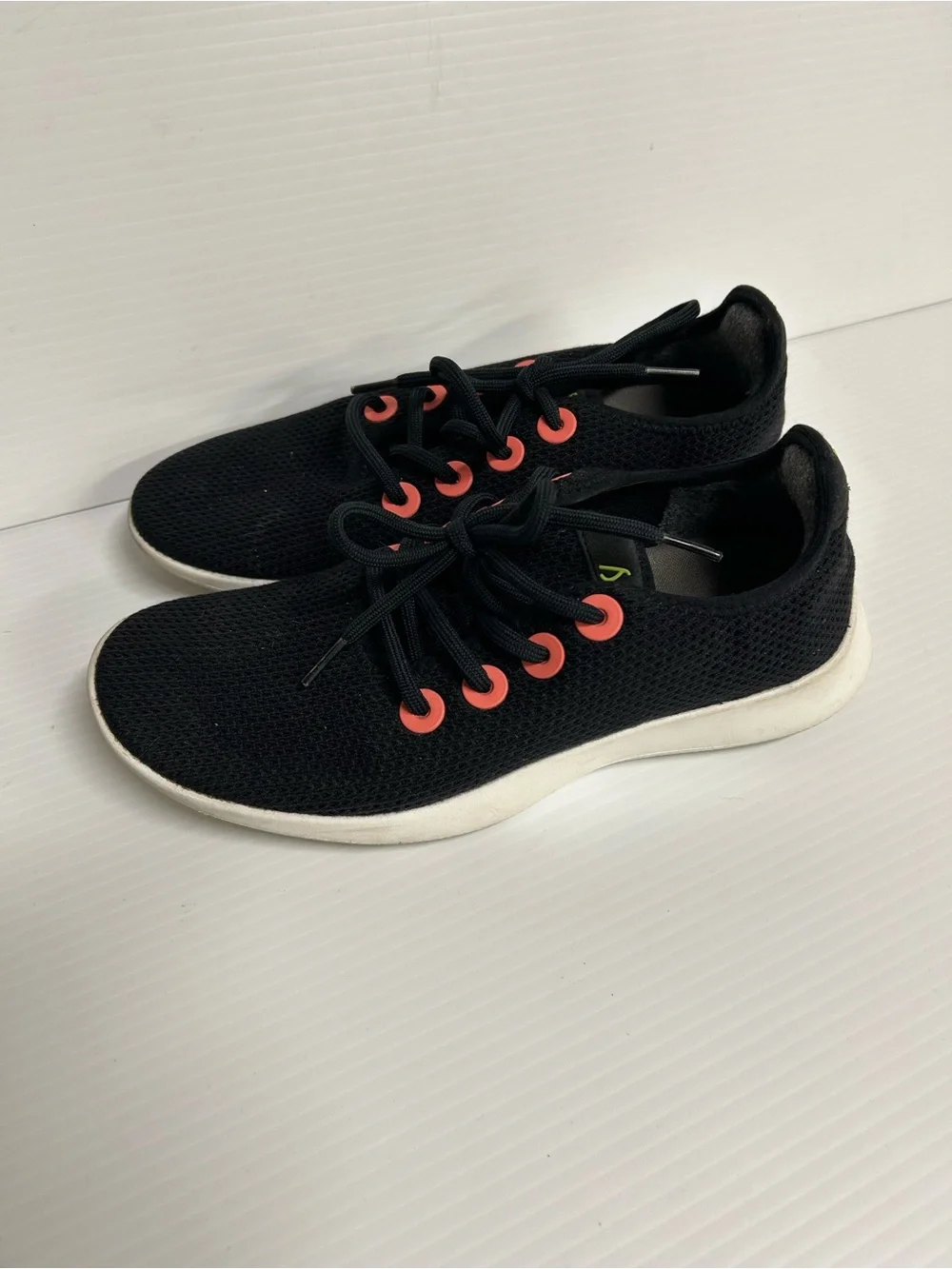 Allbirds Tree Runners Womens Size 9 Black Coral Athletic Running Shoes Sneakers